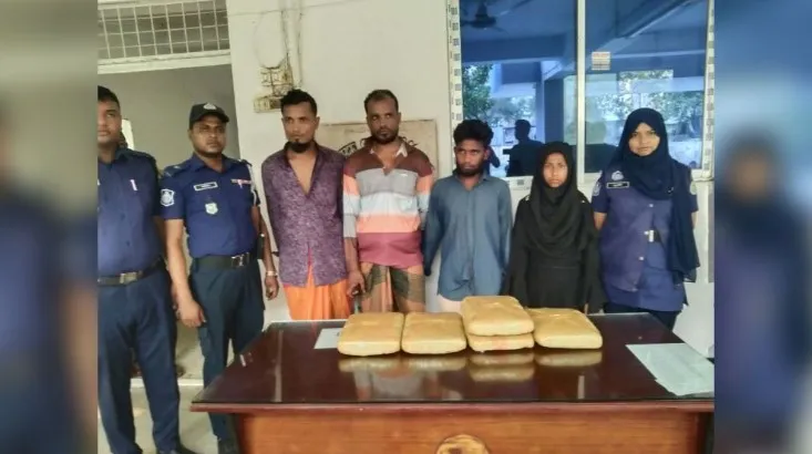 পটুয়াখালীতে বিপুল পরিমাণ গাঁজাসহ আটক ৪